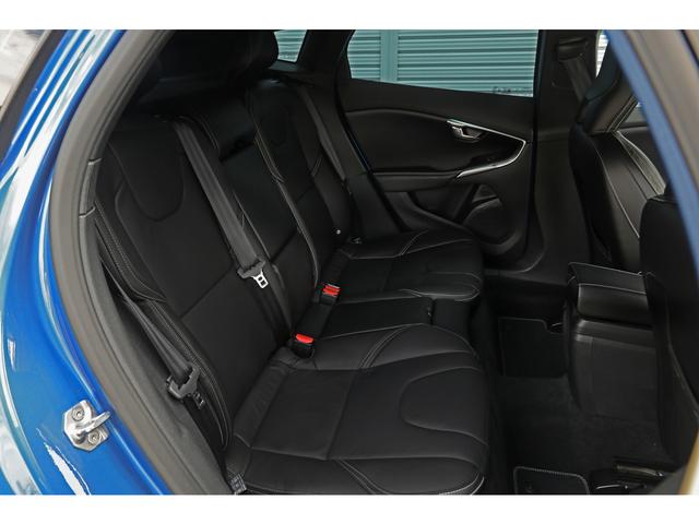 Ｖ４０ Ｄ４　Ｒデザイン　チューンド　バイ　ポールスター　特別仕様車　５０台限定　バースティングブルーＭ　黒革　シートヒーター　ｈａｒｍａｎ／ｋａｒｄｏｎ　パフォーマンスエキゾースト＆サスペンション　ＬＥＤヘッドライト　ナビ　専用１９ＡＷ　走行１４３００ｋｍ（32枚目）