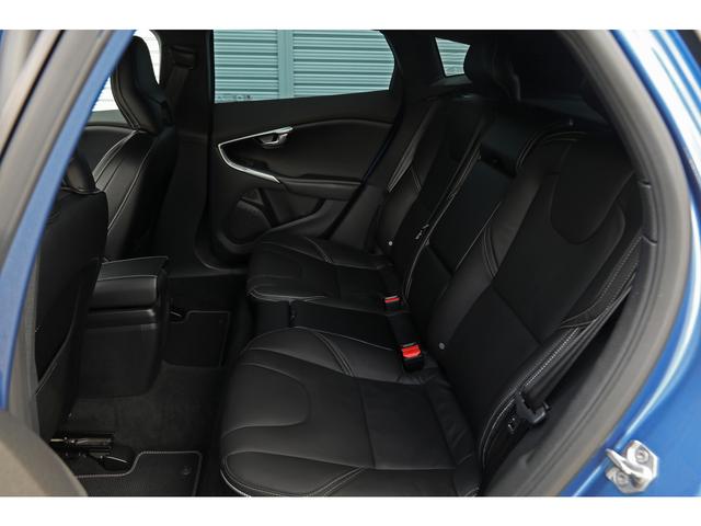 Ｖ４０ Ｄ４　Ｒデザイン　チューンド　バイ　ポールスター　特別仕様車　５０台限定　バースティングブルーＭ　黒革　シートヒーター　ｈａｒｍａｎ／ｋａｒｄｏｎ　パフォーマンスエキゾースト＆サスペンション　ＬＥＤヘッドライト　ナビ　専用１９ＡＷ　走行１４３００ｋｍ（33枚目）