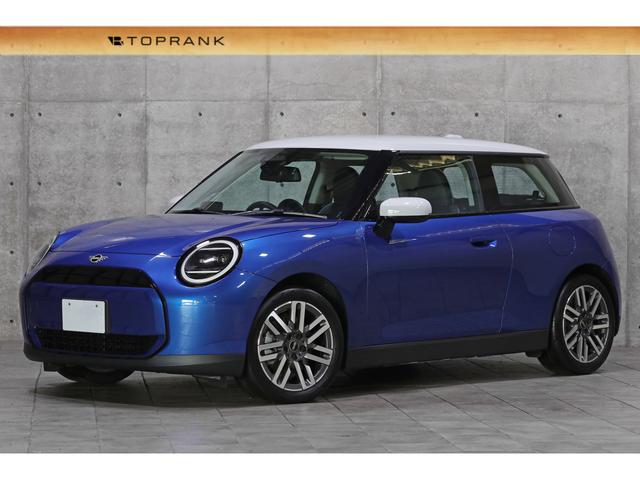ＭＩＮＩ クーパーＥ　クラシック・トリム　ブレージングブルー／ホワイトルーフ　アダプティブＬＥＤ　１７インチＡＷ　ハーフレザースポーツシート／ヒーター付　ＭＩＮＩエクスペリエンスモード　ＨＵＤ　ＡＲナビゲーション　新車保証Ｒ９年９月（14枚目）
