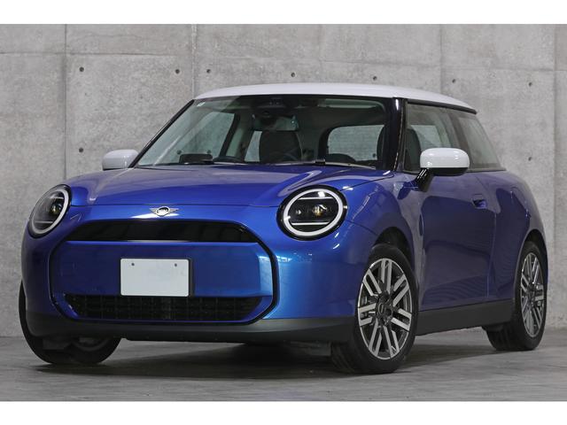 ＭＩＮＩ クーパーＥ　クラシック・トリム　ブレージングブルー／ホワイトルーフ　アダプティブＬＥＤ　１７インチＡＷ　ハーフレザースポーツシート／ヒーター付　ＭＩＮＩエクスペリエンスモード　ＨＵＤ　ＡＲナビゲーション　新車保証Ｒ９年９月（16枚目）