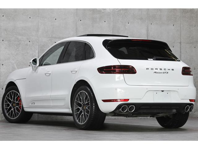 マカン マカンＧＴＳ　パノラマＳＲ　ＧＴＳレザーインテリアＰＫＧ　赤×黒レザーシート　シートヒーター／ベンチレーター　１８ｗａｙパワーシート　カーボンステア　サラウンドビュー　２０インチＡＷ　走行２１０００ｋｍ　１オーナー（20枚目）