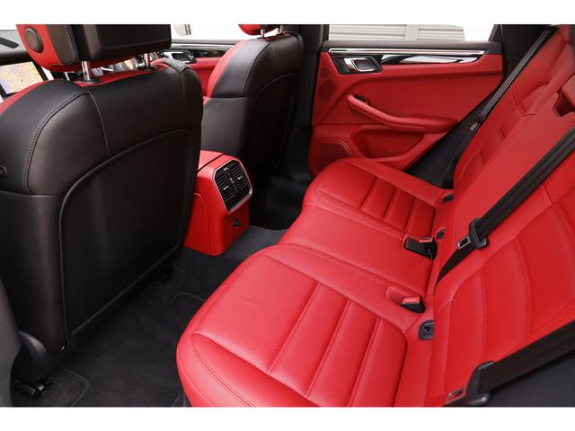 マカン マカンＧＴＳ　パノラマＳＲ　ＧＴＳレザーインテリアＰＫＧ　赤×黒レザーシート　シートヒーター／ベンチレーター　１８ｗａｙパワーシート　カーボンステア　サラウンドビュー　２０インチＡＷ　走行２１０００ｋｍ　１オーナー（28枚目）
