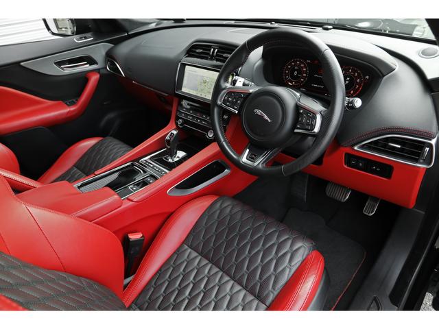 Ｆペイス ＳＶＲ　２０２０年モデル　パノラマサンルーフ　ＯＰ２２インチＡＷ　アクティブエキゾースト　赤黒レザーパフォーマンスシート　シートクーラー　ＭＥＲＩＤＩＡＮ　ナビ　ＴＶ　３６０度カメラ　ＡＣＣ　車検Ｒ８年１２月（3枚目）