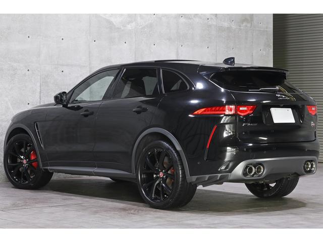 Ｆペイス ＳＶＲ　２０２０年モデル　パノラマサンルーフ　ＯＰ２２インチＡＷ　アクティブエキゾースト　赤黒レザーパフォーマンスシート　シートクーラー　ＭＥＲＩＤＩＡＮ　ナビ　ＴＶ　３６０度カメラ　ＡＣＣ　車検Ｒ８年１２月（9枚目）