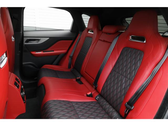 Ｆペイス ＳＶＲ　２０２０年モデル　パノラマサンルーフ　ＯＰ２２インチＡＷ　アクティブエキゾースト　赤黒レザーパフォーマンスシート　シートクーラー　ＭＥＲＩＤＩＡＮ　ナビ　ＴＶ　３６０度カメラ　ＡＣＣ　車検Ｒ８年１２月（13枚目）