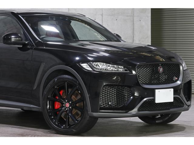 Ｆペイス ＳＶＲ　２０２０年モデル　パノラマサンルーフ　ＯＰ２２インチＡＷ　アクティブエキゾースト　赤黒レザーパフォーマンスシート　シートクーラー　ＭＥＲＩＤＩＡＮ　ナビ　ＴＶ　３６０度カメラ　ＡＣＣ　車検Ｒ８年１２月（24枚目）