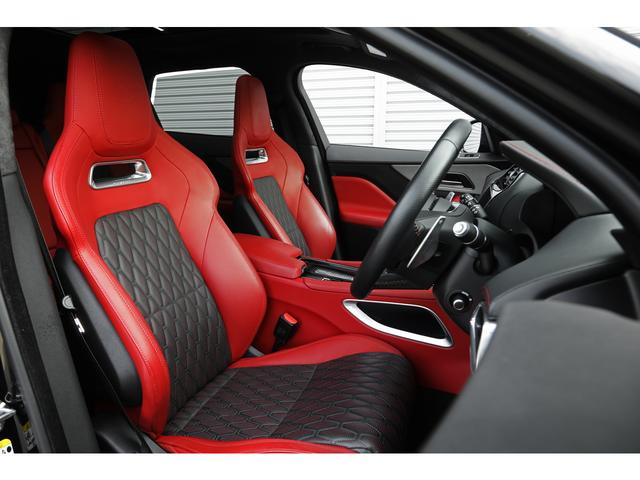 Ｆペイス ＳＶＲ　２０２０年モデル　パノラマサンルーフ　ＯＰ２２インチＡＷ　アクティブエキゾースト　赤黒レザーパフォーマンスシート　シートクーラー　ＭＥＲＩＤＩＡＮ　ナビ　ＴＶ　３６０度カメラ　ＡＣＣ　車検Ｒ８年１２月（34枚目）