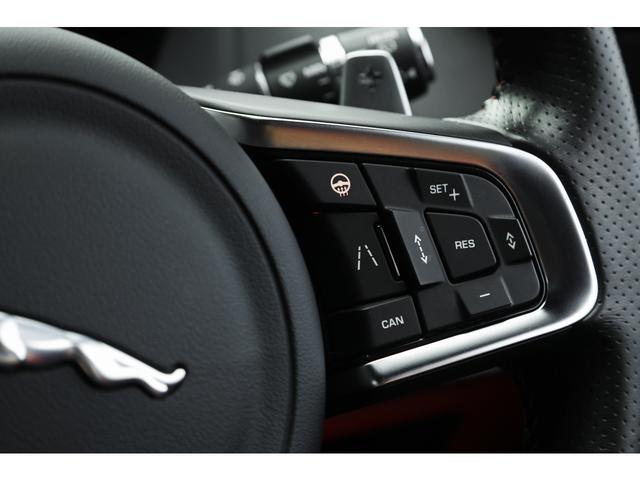 Ｆペイス ＳＶＲ　２０２０年モデル　パノラマサンルーフ　ＯＰ２２インチＡＷ　アクティブエキゾースト　赤黒レザーパフォーマンスシート　シートクーラー　ＭＥＲＩＤＩＡＮ　ナビ　ＴＶ　３６０度カメラ　ＡＣＣ　車検Ｒ８年１２月（41枚目）