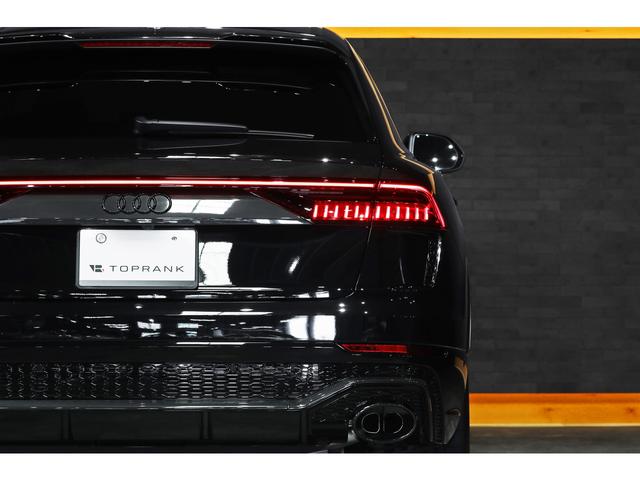 ＲＳ Ｑ８ ベースグレード　レザーシートＰＫＧ　カーボン／ブラックスタイリングＰＫＧ　パノラマサンルーフ　ＲＳエキゾースト　ＯＰ２３インチＡＷ　バルコナレザー　シートクーラー　カーボントリム　Ｂ＆Ｏサウンド　３Ｄビュー　新車保証（39枚目）