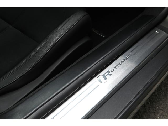 Ｆタイプ Ｒ－ダイナミック　クーペ　希少カラー／シリコンシルバー　ブラックエクステリアパック　パノラマガラスルーフ　スポーツシート／シートヒーター　ＭＥＲＩＤＩＡＮサウンド　ＴｏｕｃｈＰｒｏナビ　リアカメラ　ＬＥＤヘッドライト　１９ＡＷ（32枚目）