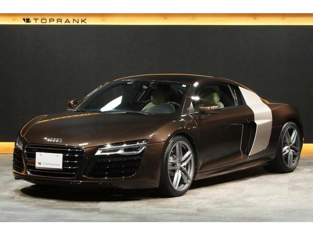 Ｒ８ ５．２ＦＳＩクワトロ　後期モデル　左ハンドル　自然吸気Ｖ１０エンジン　希少カラー／ティークブラウン　ベージュレザー　カーボントリム　カーボンステアリング　カーボンエンジンベイ　アポロシルバーサイドブレード　１９ＡＷ　ナビ（16枚目）