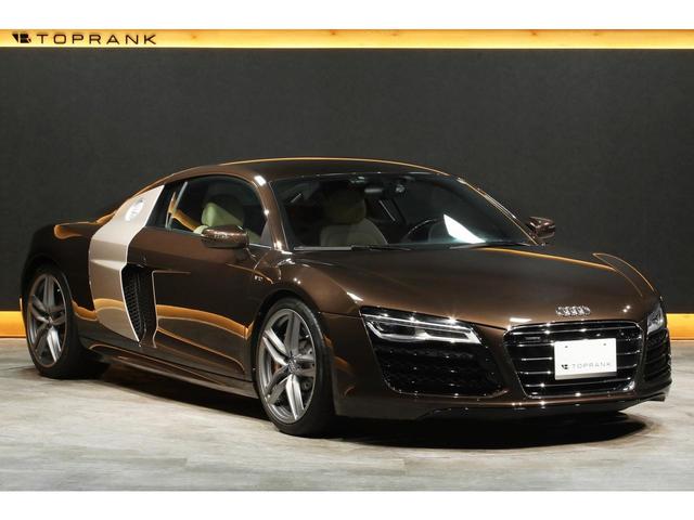 Ｒ８ ５．２ＦＳＩクワトロ　後期モデル　左ハンドル　自然吸気Ｖ１０エンジン　希少カラー／ティークブラウン　ベージュレザー　カーボントリム　カーボンステアリング　カーボンエンジンベイ　アポロシルバーサイドブレード　１９ＡＷ　ナビ（18枚目）
