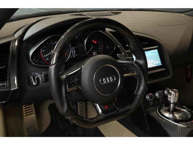 Ｒ８ ５．２ＦＳＩクワトロ　後期モデル　左ハンドル　自然吸気Ｖ１０エンジン　希少カラー／ティークブラウン　ベージュレザー　カーボントリム　カーボンステアリング　カーボンエンジンベイ　アポロシルバーサイドブレード　１９ＡＷ　ナビ（48枚目）