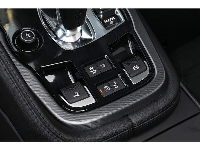 Ｆタイプ コンバーチブル　黒幌　スポーツシート　ＭＥＲＩＤＩＡＮサウンド　スポーツサス　ドライブモード　ＬＥＤテールランプ　純正ナビ　リアＰＤＣ　ＯＰ１９ＡＷ　アクティブスポーツエキゾースト　走行２１３００ｋｍ　車検Ｒ８．６（22枚目）