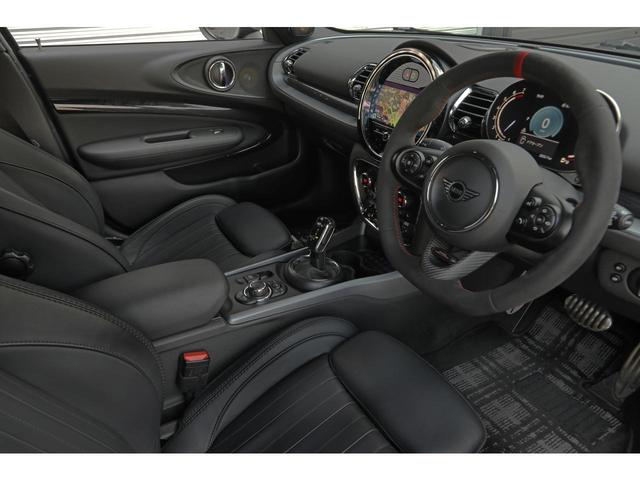 ＭＩＮＩ クーパーＳ　クラブマン　ジョンクーパーワークストリム　ＭＩＮＩユアーズトリム　黒革　アムゼックスラムエアシステム＆カーボンリップ　カーボンインテーク　アイバッハ車高調　ＪＣＷ純正ステア＆オーバーフェンダー　ＪＣＷ可変バルブリモコン付マフラー＆ブレーキ（10枚目）