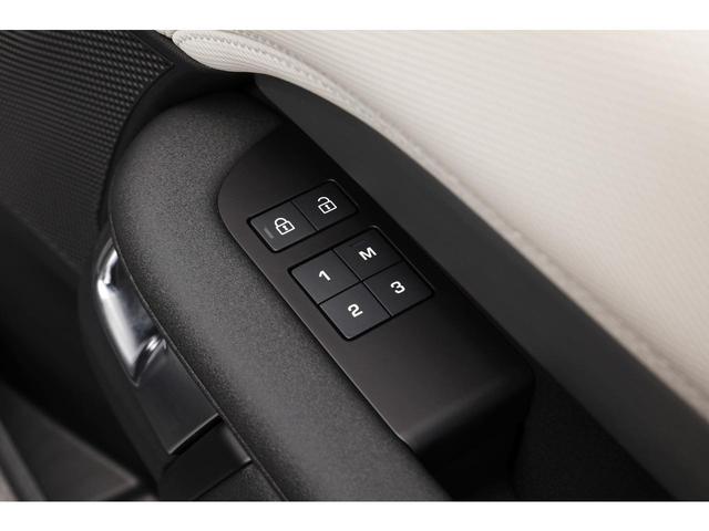 ディスカバリー ダイナミック　ＳＥ　Ｄ３５０　ＭＨＥＶ　ＭＣ後３５０馬力　コールドクライメート＆コンフォートＰ　パノラマＳＲ　白×黒革　電動３ｒｄシート　ＨＵＤ　２１ＡＷ　登録済未使用車（44枚目）