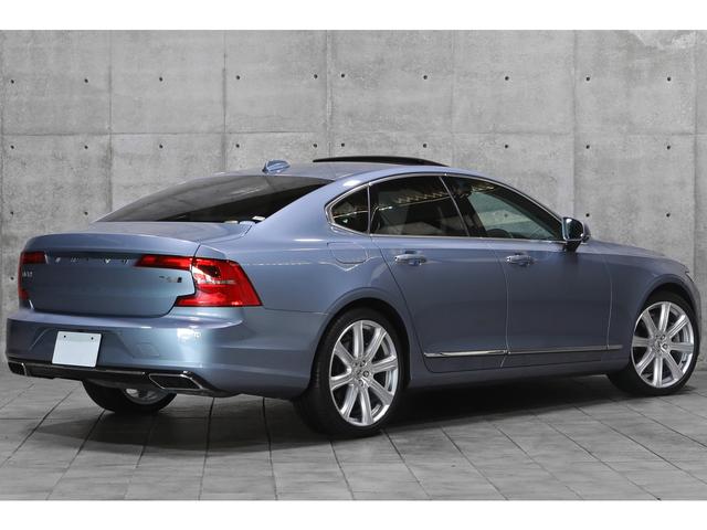Ｓ９０ Ｔ６　ＡＷＤ　インスクリプション　ガラスサンルーフ　ブロンドレザーシート　走行距離５４００ｋｍ　シートヒーター　ベンチレーター　Ｂｏｗｅｒｓ＆Ｗｉｌｋｉｎｓ　ヘッドアップディスプレイ　ＬＥＤヘッドライト　３６０°カメラ　２０インチＡＷ（22枚目）