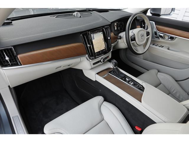 Ｓ９０ Ｔ６　ＡＷＤ　インスクリプション　ガラスサンルーフ　ブロンドレザーシート　走行距離５４００ｋｍ　シートヒーター　ベンチレーター　Ｂｏｗｅｒｓ＆Ｗｉｌｋｉｎｓ　ヘッドアップディスプレイ　ＬＥＤヘッドライト　３６０°カメラ　２０インチＡＷ（24枚目）