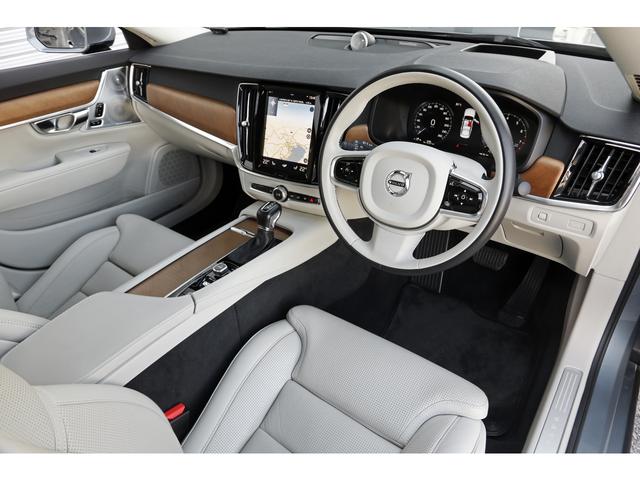Ｓ９０ Ｔ６　ＡＷＤ　インスクリプション　ガラスサンルーフ　ブロンドレザーシート　走行距離５４００ｋｍ　シートヒーター　ベンチレーター　Ｂｏｗｅｒｓ＆Ｗｉｌｋｉｎｓ　ヘッドアップディスプレイ　ＬＥＤヘッドライト　３６０°カメラ　２０インチＡＷ（25枚目）