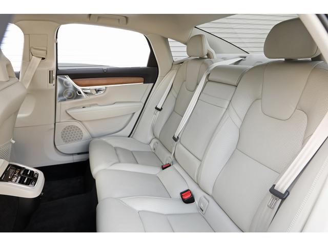 Ｓ９０ Ｔ６　ＡＷＤ　インスクリプション　ガラスサンルーフ　ブロンドレザーシート　走行距離５４００ｋｍ　シートヒーター　ベンチレーター　Ｂｏｗｅｒｓ＆Ｗｉｌｋｉｎｓ　ヘッドアップディスプレイ　ＬＥＤヘッドライト　３６０°カメラ　２０インチＡＷ（30枚目）