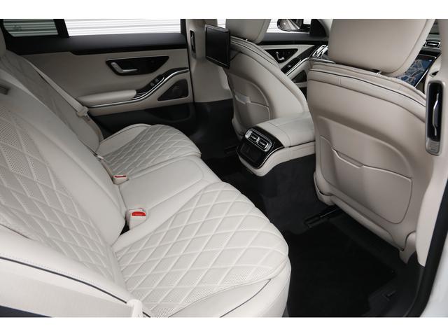 Ｓクラス Ｓ５００　４マチック　ＡＭＧライン　ＡＭＧライン　レザーエクスクルーシブＰＫＧ　ベーシックＰＫＧ　パノラマＳＲ　ＡＬＰＩＮＥリアモニター　マキアートベージュ革　シートヒーター　ベンチレーション　Ｂｕｒｍｅｓｔｅｒ　ＡＭＧ２０インチＡＷ（29枚目）