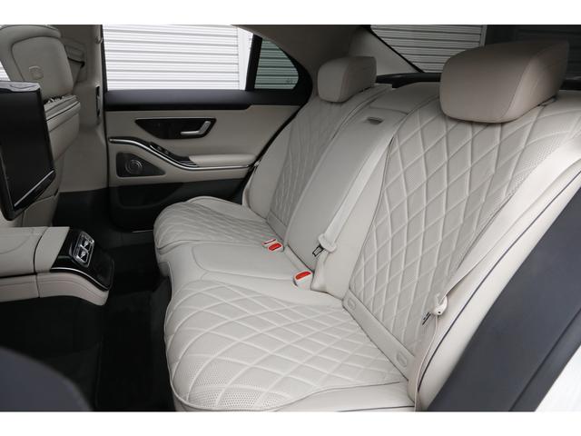 Ｓクラス Ｓ５００　４マチック　ＡＭＧライン　ＡＭＧライン　レザーエクスクルーシブＰＫＧ　ベーシックＰＫＧ　パノラマＳＲ　ＡＬＰＩＮＥリアモニター　マキアートベージュ革　シートヒーター　ベンチレーション　Ｂｕｒｍｅｓｔｅｒ　ＡＭＧ２０インチＡＷ（30枚目）