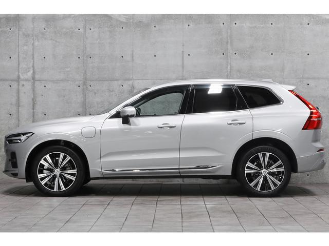 ＸＣ６０ リチャージ　ＰＨＶ　Ｔ６　ＡＷＤ　インスクリプション　パノラマＳＲ　Ｂｏｗｅｒｓ＆Ｗｉｌｋｉｎｓサウンド　黒革　ベンチレーション　クリスタルシフトノブ　ＨＵＤ　３６０°カメラ　ボディ／シルバードーン　２０ＡＷ　走行１０６００ｋｍ　車検Ｒ９．６　１オーナー（7枚目）