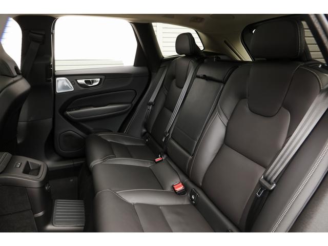 ＸＣ６０ リチャージ　ＰＨＶ　Ｔ６　ＡＷＤ　インスクリプション　パノラマＳＲ　Ｂｏｗｅｒｓ＆Ｗｉｌｋｉｎｓサウンド　黒革　ベンチレーション　クリスタルシフトノブ　ＨＵＤ　３６０°カメラ　ボディ／シルバードーン　２０ＡＷ　走行１０６００ｋｍ　車検Ｒ９．６　１オーナー（13枚目）