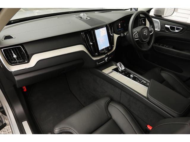 ＸＣ６０ リチャージ　ＰＨＶ　Ｔ６　ＡＷＤ　インスクリプション　パノラマＳＲ　Ｂｏｗｅｒｓ＆Ｗｉｌｋｉｎｓサウンド　黒革　ベンチレーション　クリスタルシフトノブ　ＨＵＤ　３６０°カメラ　ボディ／シルバードーン　２０ＡＷ　走行１０６００ｋｍ　車検Ｒ９．６　１オーナー（24枚目）