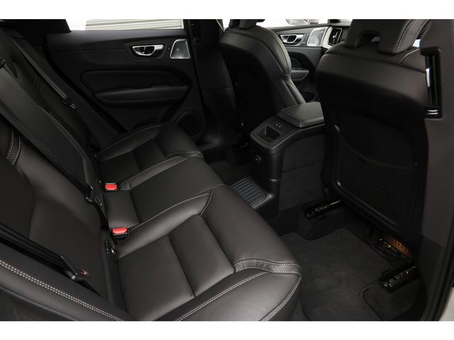 ＸＣ６０ リチャージ　ＰＨＶ　Ｔ６　ＡＷＤ　インスクリプション　パノラマＳＲ　Ｂｏｗｅｒｓ＆Ｗｉｌｋｉｎｓサウンド　黒革　ベンチレーション　クリスタルシフトノブ　ＨＵＤ　３６０°カメラ　ボディ／シルバードーン　２０ＡＷ　走行１０６００ｋｍ　車検Ｒ９．６　１オーナー（28枚目）