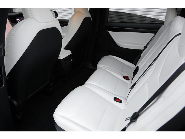 モデルＸ Ｐ１００Ｄ　ルーディークラス　Ｌｕｄｉｃｒｏｕｓ＋モード　７９０ＰＳ　プレミアムアップグレードＰＫＧ　コールドクライメイトＰＫＧ　プレミアムインテリア　ホワイトレザー　全席ヒーター　自動ドア　レッドキャリパー（13枚目）