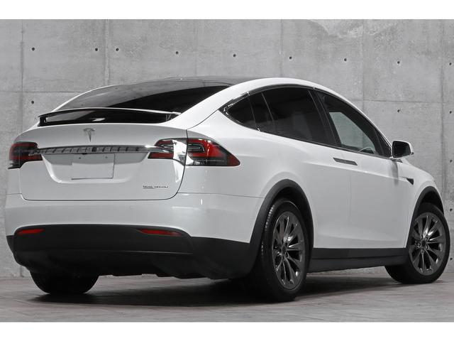 モデルＸ Ｐ１００Ｄ　ルーディークラス　Ｌｕｄｉｃｒｏｕｓ＋モード　７９０ＰＳ　プレミアムアップグレードＰＫＧ　コールドクライメイトＰＫＧ　プレミアムインテリア　ホワイトレザー　全席ヒーター　自動ドア　レッドキャリパー（16枚目）