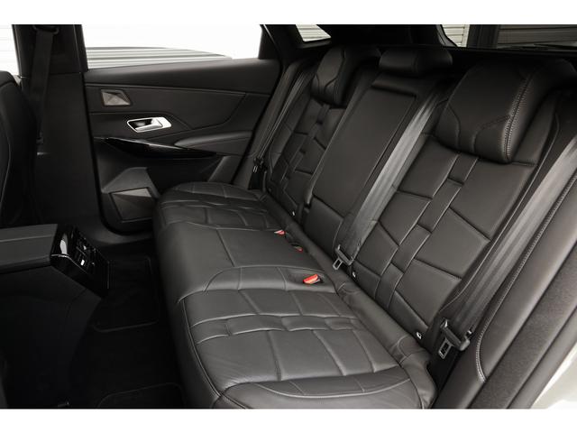 ＤＳ７ オペラ　Ｅ－テンス　４×４　パノラミックサンルーフ　ブラックナッパレザーシート　シートヒーター　シートベンチレーター　フロントガラスヒーター　ＦＯＣＡＬＥｌｅｃｔｒａサウンド　ＤＳピクセルＬＥＤ　２０ＡＷ　新車保証Ｒ８．１０迄（30枚目）