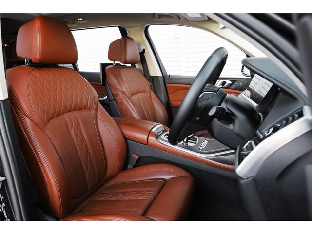 X7 xDrive 40d ピュアデザインエクセレンス リアエンタメ スカイラウンジSR エグゼクティブドライブプロ 6人乗り タルトゥーフォレザー 全列ヒーター ベンチレーション レーザーライト クラフテッドクリスタル 22AW 車検R8.7 1オーナー(34枚目)