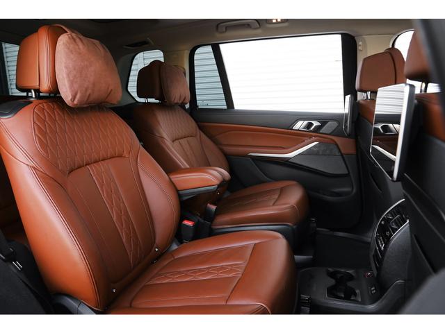 X7 xDrive 40d ピュアデザインエクセレンス リアエンタメ スカイラウンジSR エグゼクティブドライブプロ 6人乗り タルトゥーフォレザー 全列ヒーター ベンチレーション レーザーライト クラフテッドクリスタル 22AW 車検R8.7 1オーナー(38枚目)