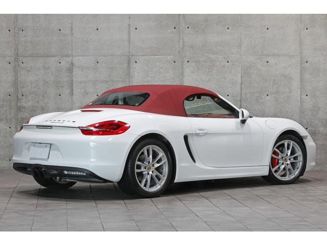 ボクスター ボクスター 左ハンドル レザーインテリア/カレラレッド レッドソフトトップ スポーツデザインステアリング ボディ同色ロールオーバーバー ウインドディフレクター バックカメラ 19インチAW 走行36300km(2枚目)