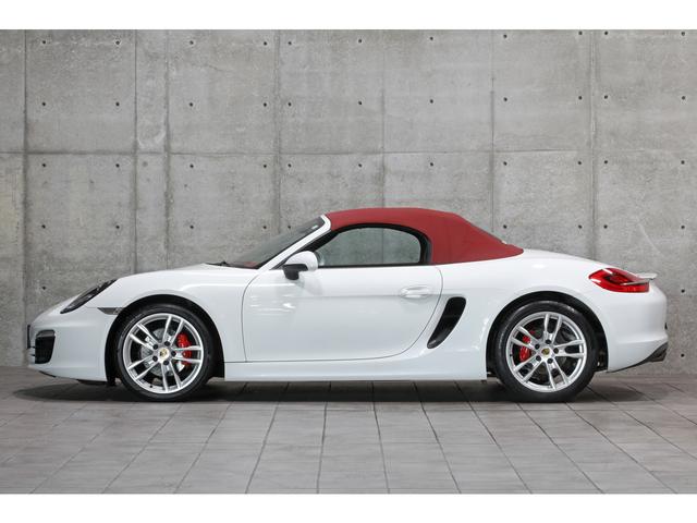 ボクスター ボクスター 左ハンドル レザーインテリア/カレラレッド レッドソフトトップ スポーツデザインステアリング ボディ同色ロールオーバーバー ウインドディフレクター バックカメラ 19インチAW 走行36300km(7枚目)