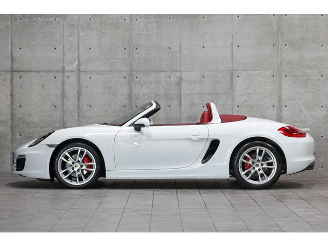 ボクスター ボクスター 左ハンドル レザーインテリア/カレラレッド レッドソフトトップ スポーツデザインステアリング ボディ同色ロールオーバーバー ウインドディフレクター バックカメラ 19インチAW 走行36300km(19枚目)