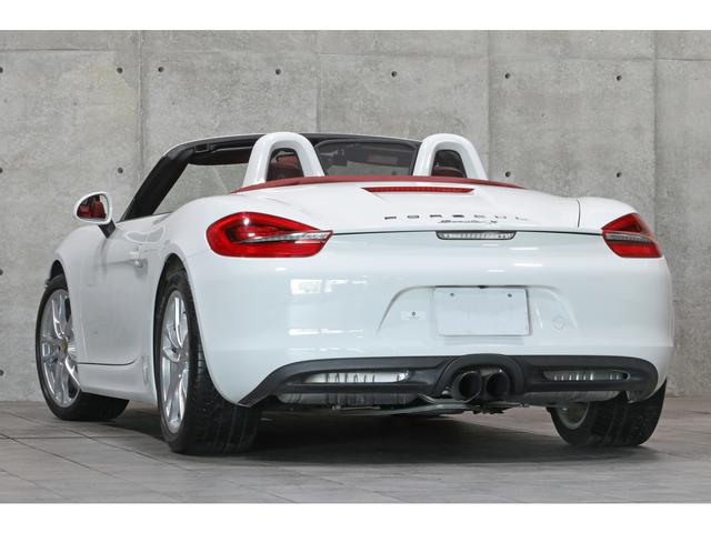 ボクスター ボクスター 左ハンドル レザーインテリア/カレラレッド レッドソフトトップ スポーツデザインステアリング ボディ同色ロールオーバーバー ウインドディフレクター バックカメラ 19インチAW 走行36300km(21枚目)