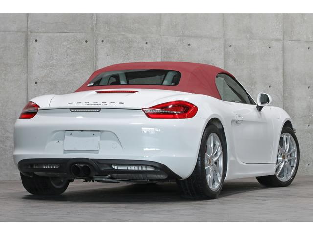 ボクスター ボクスター 左ハンドル レザーインテリア/カレラレッド レッドソフトトップ スポーツデザインステアリング ボディ同色ロールオーバーバー ウインドディフレクター バックカメラ 19インチAW 走行36300km(22枚目)