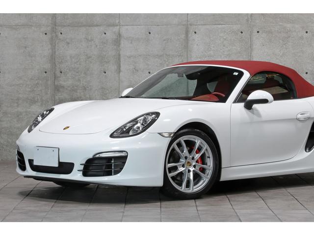 ボクスター ボクスター 左ハンドル レザーインテリア/カレラレッド レッドソフトトップ スポーツデザインステアリング ボディ同色ロールオーバーバー ウインドディフレクター バックカメラ 19インチAW 走行36300km(23枚目)