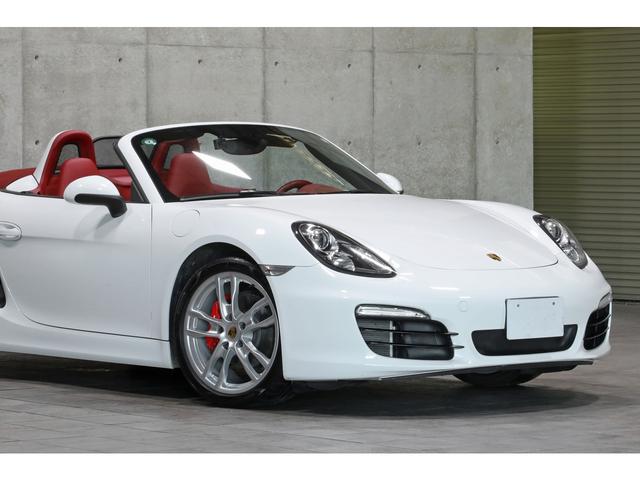 ボクスター ボクスター 左ハンドル レザーインテリア/カレラレッド レッドソフトトップ スポーツデザインステアリング ボディ同色ロールオーバーバー ウインドディフレクター バックカメラ 19インチAW 走行36300km(26枚目)