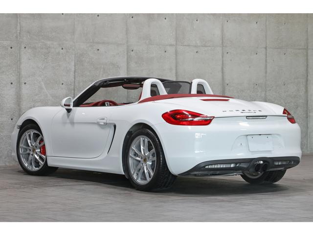 ボクスター ボクスター 左ハンドル レザーインテリア/カレラレッド レッドソフトトップ スポーツデザインステアリング ボディ同色ロールオーバーバー ウインドディフレクター バックカメラ 19インチAW 走行36300km(28枚目)