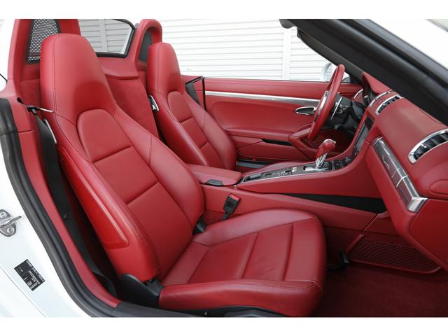 ボクスター ボクスター 左ハンドル レザーインテリア/カレラレッド レッドソフトトップ スポーツデザインステアリング ボディ同色ロールオーバーバー ウインドディフレクター バックカメラ 19インチAW 走行36300km(35枚目)