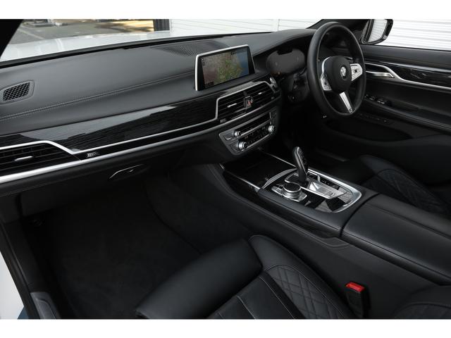 ７シリーズ ７４０ｉ　Ｍスポーツ　電動ガラスサンルーフ　ブラックナッパレザーシート　前後席シートヒーター　前席シートベンチレーション　ｈａｒｍａｎ／ｋａｒｄｏｎ　ＢＭＷレーザーライト　ＨＵＤ　３Ｄビュー　２０ＡＷ　走行２８８００ｋｍ（24枚目）