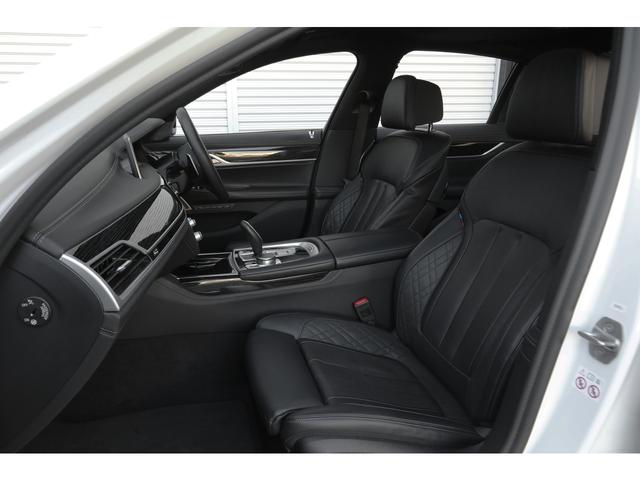 ７シリーズ ７４０ｉ　Ｍスポーツ　電動ガラスサンルーフ　ブラックナッパレザーシート　前後席シートヒーター　前席シートベンチレーション　ｈａｒｍａｎ／ｋａｒｄｏｎ　ＢＭＷレーザーライト　ＨＵＤ　３Ｄビュー　２０ＡＷ　走行２８８００ｋｍ（26枚目）