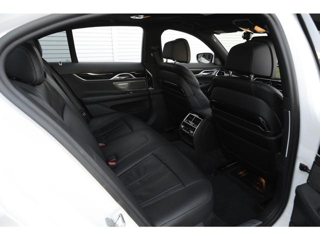 ７シリーズ ７４０ｉ　Ｍスポーツ　電動ガラスサンルーフ　ブラックナッパレザーシート　前後席シートヒーター　前席シートベンチレーション　ｈａｒｍａｎ／ｋａｒｄｏｎ　ＢＭＷレーザーライト　ＨＵＤ　３Ｄビュー　２０ＡＷ　走行２８８００ｋｍ（28枚目）