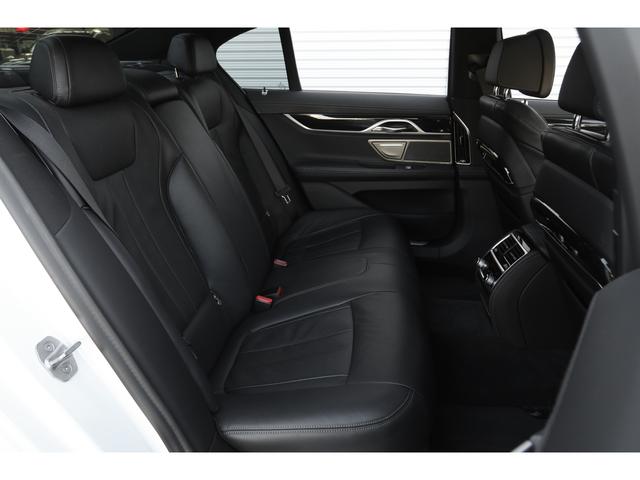 ７シリーズ ７４０ｉ　Ｍスポーツ　電動ガラスサンルーフ　ブラックナッパレザーシート　前後席シートヒーター　前席シートベンチレーション　ｈａｒｍａｎ／ｋａｒｄｏｎ　ＢＭＷレーザーライト　ＨＵＤ　３Ｄビュー　２０ＡＷ　走行２８８００ｋｍ（30枚目）