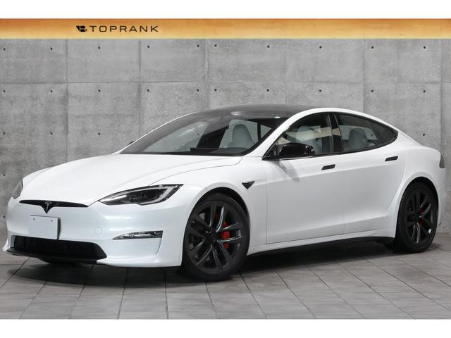 自動車保険のお取り扱いもございます。お客様に合ったプランを作成できるようお手伝いさせていただきます。詳細は担当スタッフまでお申し付けください。