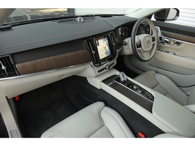 Ｖ９０ Ｂ６　ＡＷＤ　インスクリプション　パノラマＳＲ　Ｂｏｗｅｒｓ＆Ｗｉｌｋｉｎｓサウンド　ブロンドレザー　前後席シートヒーター　シートクーラー　ピッチドオークウッドパネル　外装／プラチナグレーＭ　ナビ　３６０°カメラ　専用１９インチＡＷ（3枚目）